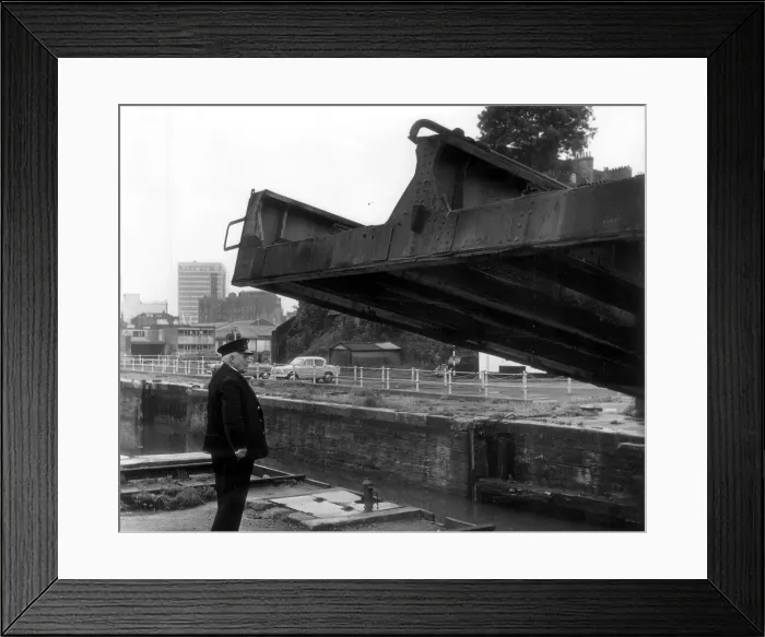 Framed Print : Raising the railway bridge which used to link Temple Meads with the City docks via Framed Print : Raising the railway bridge which used to link Temple Meads with the City docks via