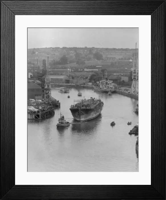 Framed Print : SS Great Britain heading for the dry dock where she was built Framed Print : SS Great Britain heading for the dry dock where she was built