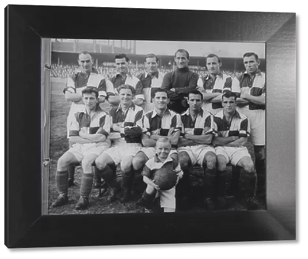 Bristol Rovers 1950-51 back row l to r Jack Pitt, Peter Sampson, Ray Warren, Bert Hoyle