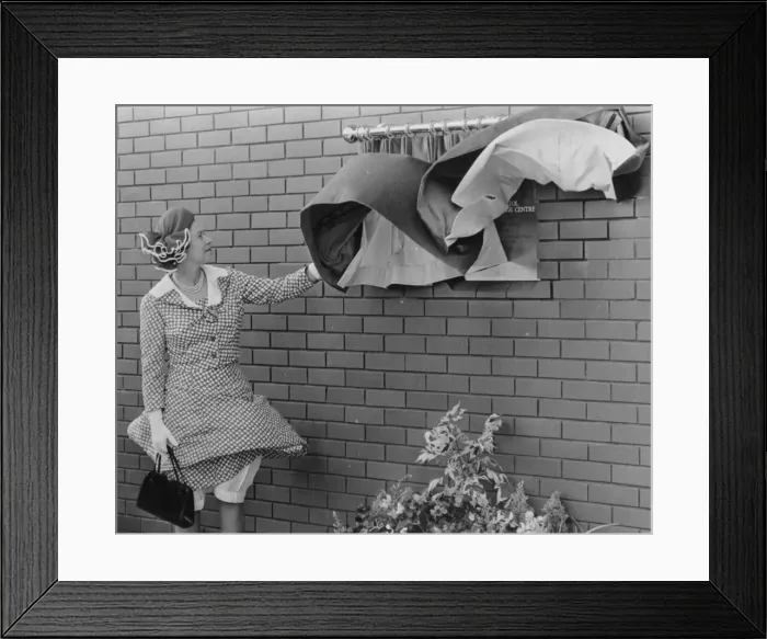 Framed Print : HM The Queen Elizabeth visits Bristol. 1985 HM the Queen Framed Print : HM The Queen Elizabeth visits Bristol. 1985 HM the Queen