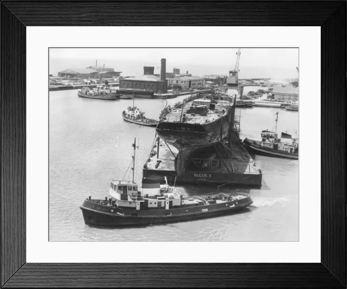 Framed Print : The SS Great Britain heading for the dry dock where she was built, 5th July 1970 Framed Print : The SS Great Britain heading for the dry dock where she was built, 5th July 1970