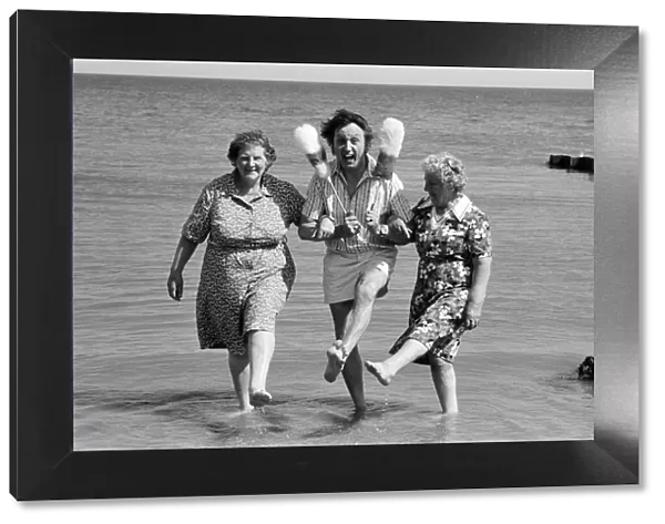 Ken Dodd visits the seaside. 21st July 1986