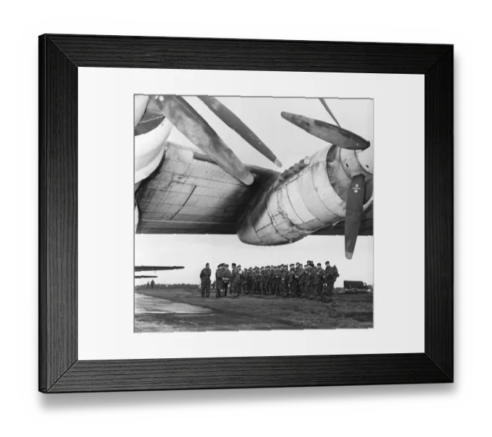 Framed Print : Paratroopers of the 3rd Battalion prepare to embark on an RAF Shackleton Aircraft