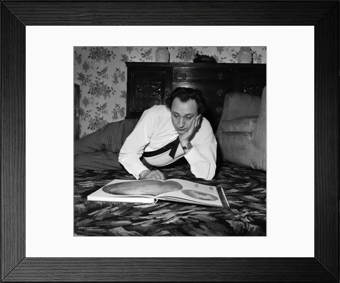 Framed Print : Ken Dodd at home in Knotty Ash, Liverpool. 15th March 1965 Framed Print : Ken Dodd at home in Knotty Ash, Liverpool. 15th March 1965