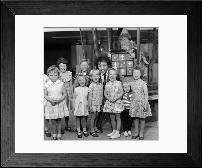 Framed Print : Ken Dodd, appearing in The Big Show of 1964 at the Blackpool Opera House Framed Print : Ken Dodd, appearing in The Big Show of 1964 at the Blackpool Opera House