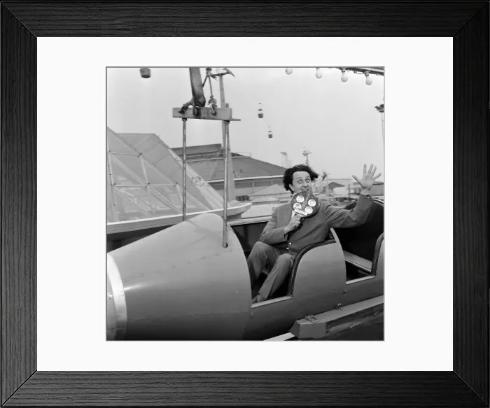 Framed Print : Ken Dodd, appearing in The Big Show of 1964 at the Blackpool Opera House Framed Print : Ken Dodd, appearing in The Big Show of 1964 at the Blackpool Opera House