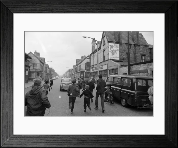 Framed Print : Comedian Ken Dodd opens flats in Ducie Street and Beaconsfield Street, Toxteth, Liverpool