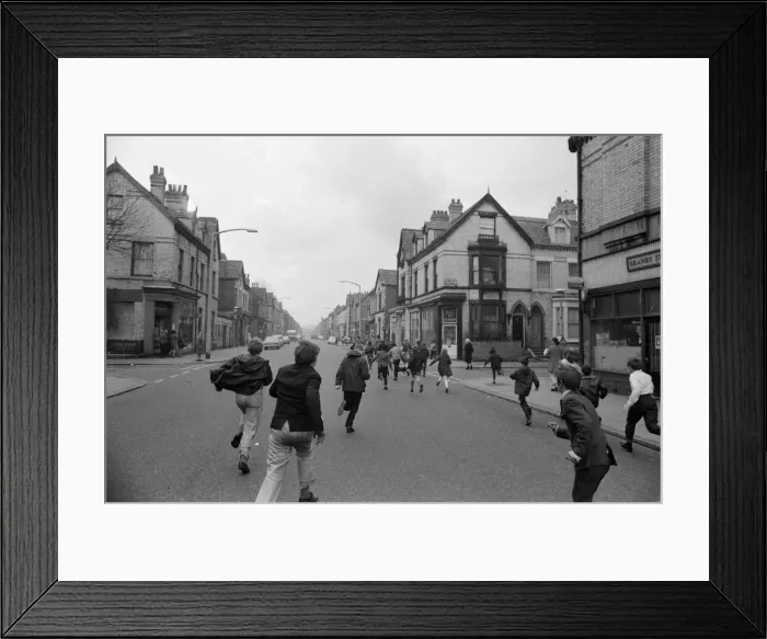 Framed Print : Comedian Ken Dodd opens flats in Ducie Street and Beaconsfield Street, Toxteth, Liverpool
