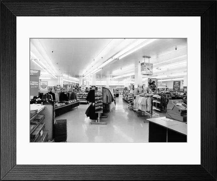 Framed Print : Woolworths Store, Holborn, London, 13th August 1980. 420pm and not a person in sight Framed Print : Woolworths Store, Holborn, London, 13th August 1980. 420pm and not a person in sight
