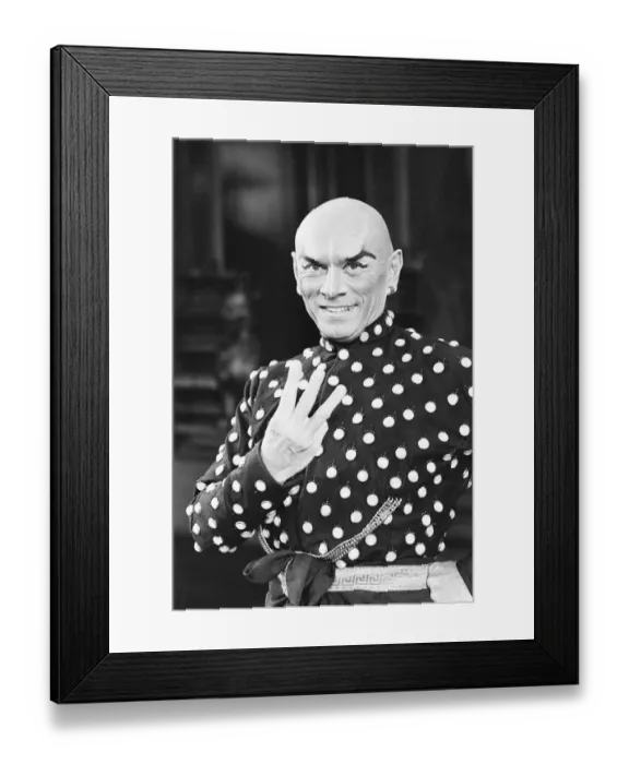 Framed Print : Yul Brynner, Actor at the London Palladium Theatre, 22nd August 1980