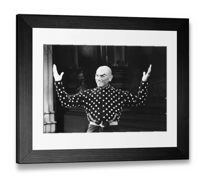 Framed Print : Yul Brynner, Actor at the London Palladium Theatre, 22nd August 1980 Framed Print : Yul Brynner, Actor at the London Palladium Theatre, 22nd August 1980
