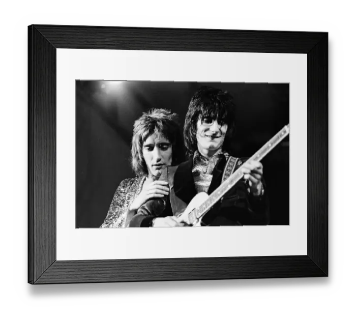 Framed Print : The Faces featuring Rod Stewart perform at The Reading Festival Saturday August 12th 1972 Framed Print : The Faces featuring Rod Stewart perform at The Reading Festival Saturday August 12th 1972