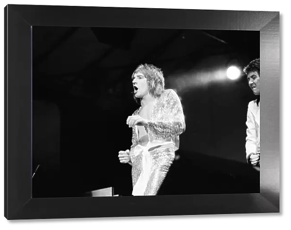 Rod Stewart (left) and bass player Ronnie Lane. The Faces featuring