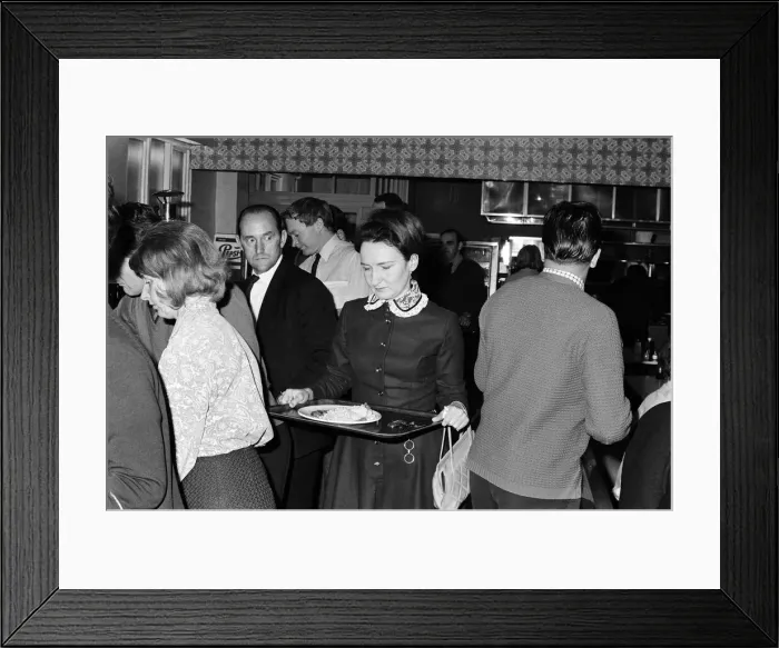 Framed Print : The cast of Coronation Street on set. Eileen Derbyshire has lunch in Framed Print : The cast of Coronation Street on set. Eileen Derbyshire has lunch in