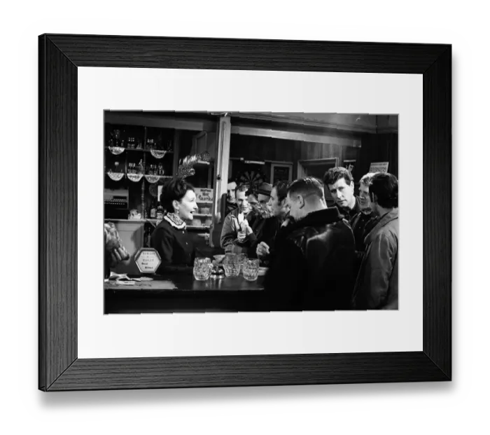 Framed Print : The cast of Coronation Street on set. Eileen Derbyshire behind the bar in