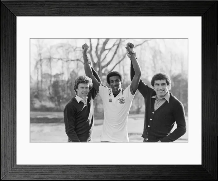 Framed Print : Viv Anderson, footballer for Nottingham Forest, during a training session for England Framed Print : Viv Anderson, footballer for Nottingham Forest, during a training session for England
