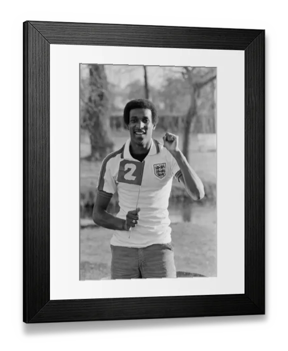 Framed Print : Viv Anderson, footballer for Nottingham Forest, during a training session for England