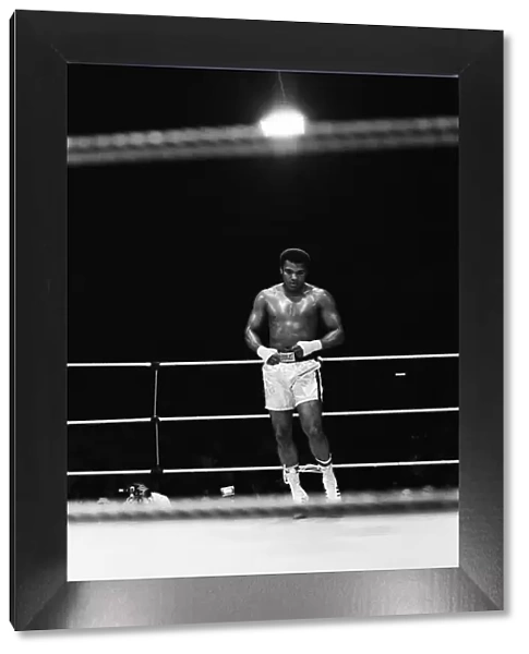 Muhammad Ali in the ring training ahead of his upcoming fight with Richard Dunn