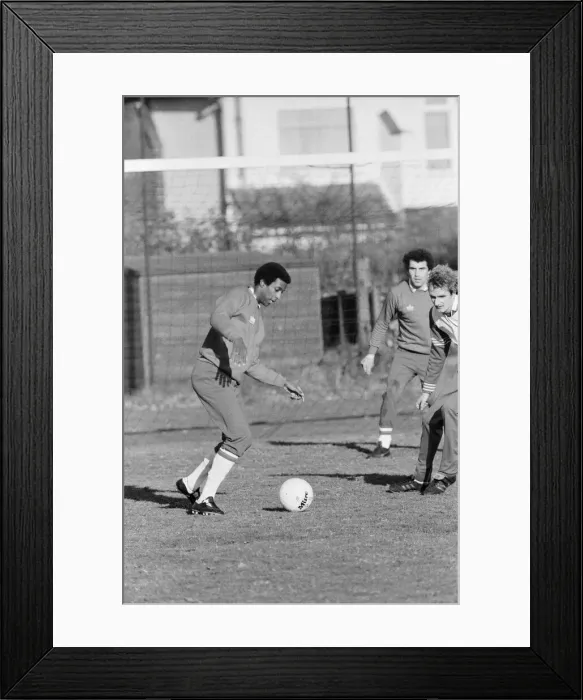 Framed Print : Viv Anderson, footballer for Nottingham Forest, during a training session for England