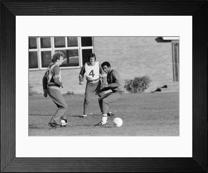 Framed Print : Viv Anderson, footballer for Nottingham Forest, during a training session for England Framed Print : Viv Anderson, footballer for Nottingham Forest, during a training session for England