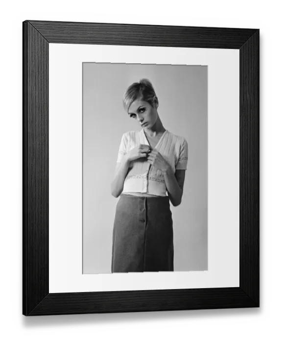Framed Print : Twiggy - (born Leslie Hornby, and married name Leslie Lawson) Framed Print : Twiggy - (born Leslie Hornby, and married name Leslie Lawson)