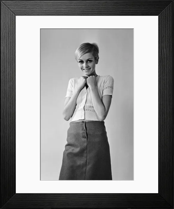 Framed Print : Twiggy - (born Leslie Hornby, and married name Leslie Lawson) Framed Print : Twiggy - (born Leslie Hornby, and married name Leslie Lawson)