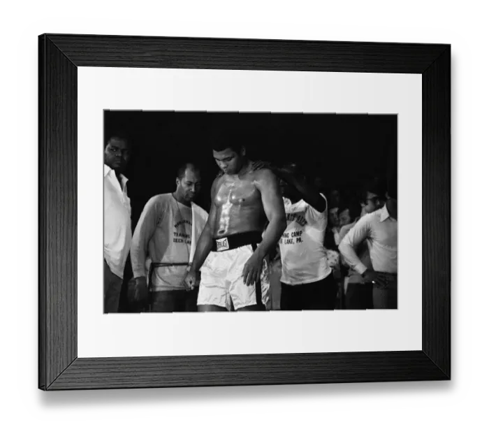 Framed Print : Muhammad Ali getting rubbed down ahead of his upcoming fight with Richard Dunn Framed Print : Muhammad Ali getting rubbed down ahead of his upcoming fight with Richard Dunn