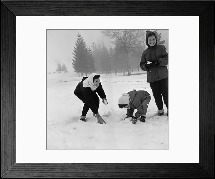 Framed Print : Rita Hayworth on holiday at Megeve in the French Alps with her daughters Yasmin Framed Print : Rita Hayworth on holiday at Megeve in the French Alps with her daughters Yasmin