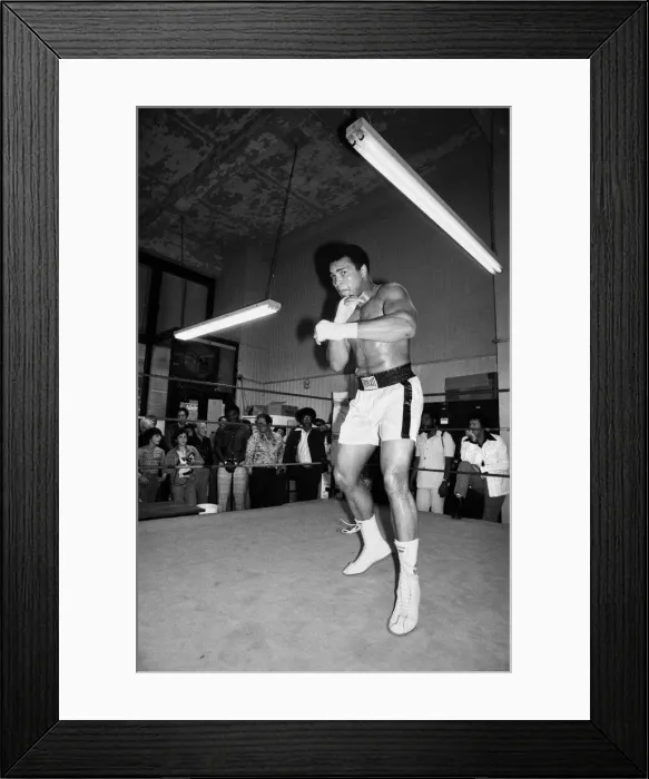 Framed Print : Muhammad Ali training at Gleasons Gym in New York, for his World Heavyweight Title