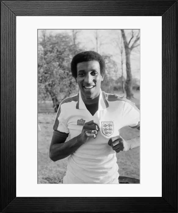 Framed Print : Viv Anderson, footballer for Nottingham Forest, during a training session for England Framed Print : Viv Anderson, footballer for Nottingham Forest, during a training session for England