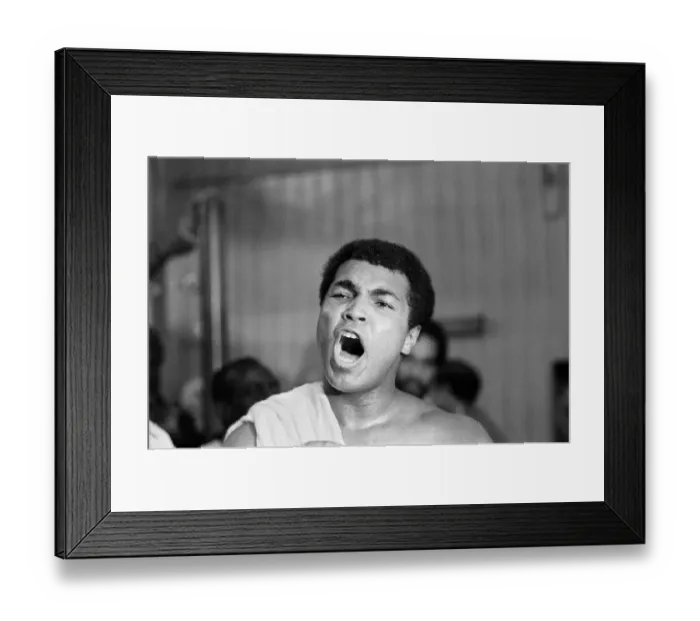 Framed Print : Muhammad Ali in Gleasons Gym ahead of his third fight with Ken Norton