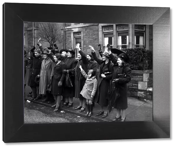 Parents waving goodbye to evacuee children in 1941. The City of Bristol decided