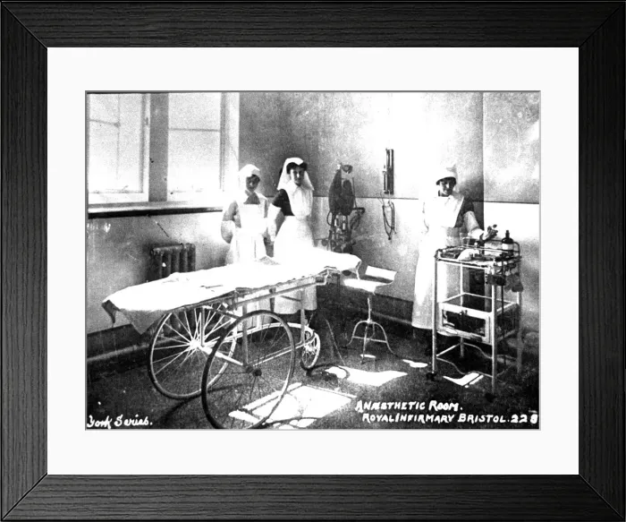 Framed Print : Early pic of the anaesthetic room at the Royal Infirmary, Bristol, not dated 1900s Framed Print : Early pic of the anaesthetic room at the Royal Infirmary, Bristol, not dated 1900s