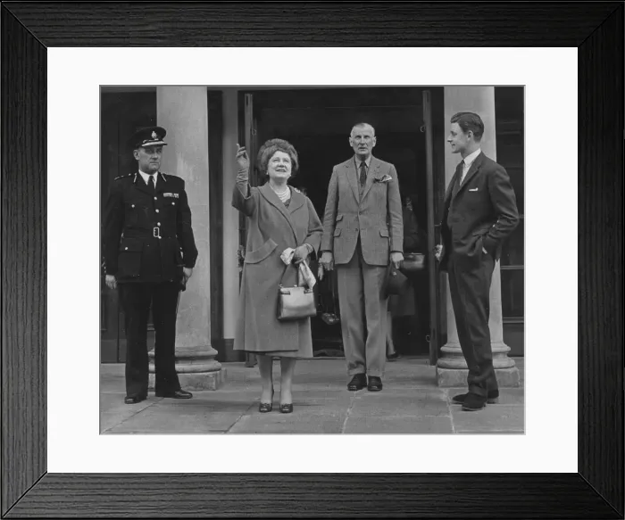 Framed Print : Queen Mother at the Assembly Rooms Bath 1st March 1963 Framed Print : Queen Mother at the Assembly Rooms Bath 1st March 1963