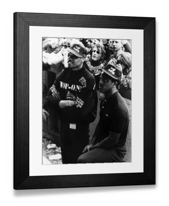 Framed Print : House Martin fans wait for the band to appear on stage at the 1986 Glastonbury Festival Framed Print : House Martin fans wait for the band to appear on stage at the 1986 Glastonbury Festival
