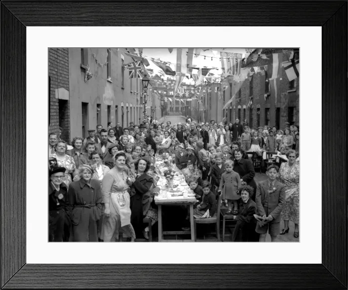Framed Print : Residents of Catherine Mead Street, Bedminster, Bristol, celebrate the Coronation in 1953