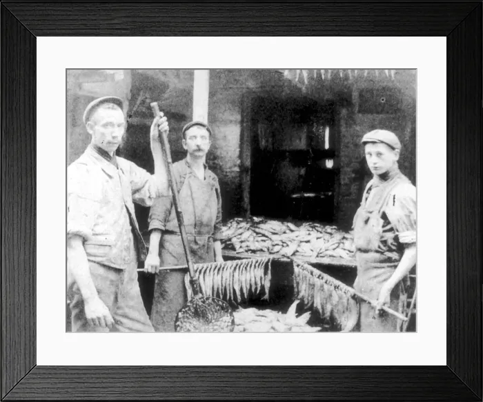 Framed Print : Smoking bloaters at Brokenbrows factory in Redcliffe Framed Print : Smoking bloaters at Brokenbrows factory in Redcliffe
