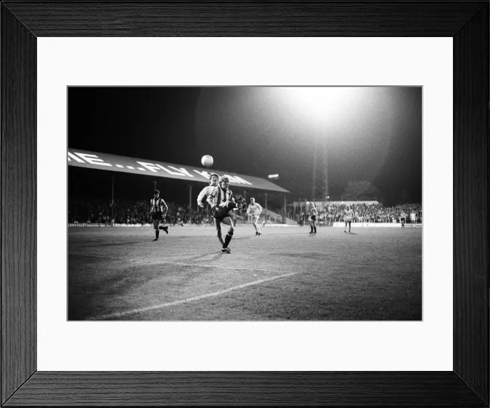 Framed Print : English League Division Three match held at Griffin Park, Brentford 1 -2 Reading Framed Print : English League Division Three match held at Griffin Park, Brentford 1 -2 Reading