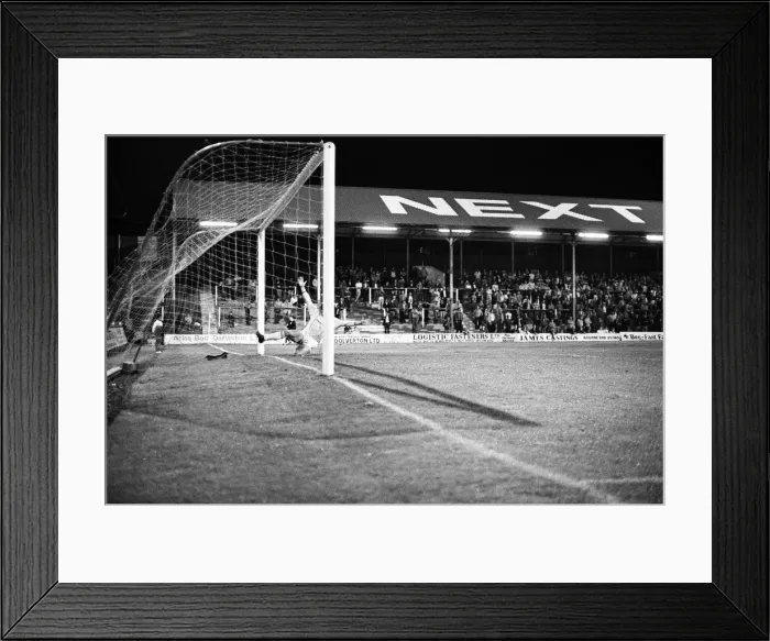 Framed Print : English League Division Three match held at Griffin Park, Brentford 1 -2 Reading Framed Print : English League Division Three match held at Griffin Park, Brentford 1 -2 Reading