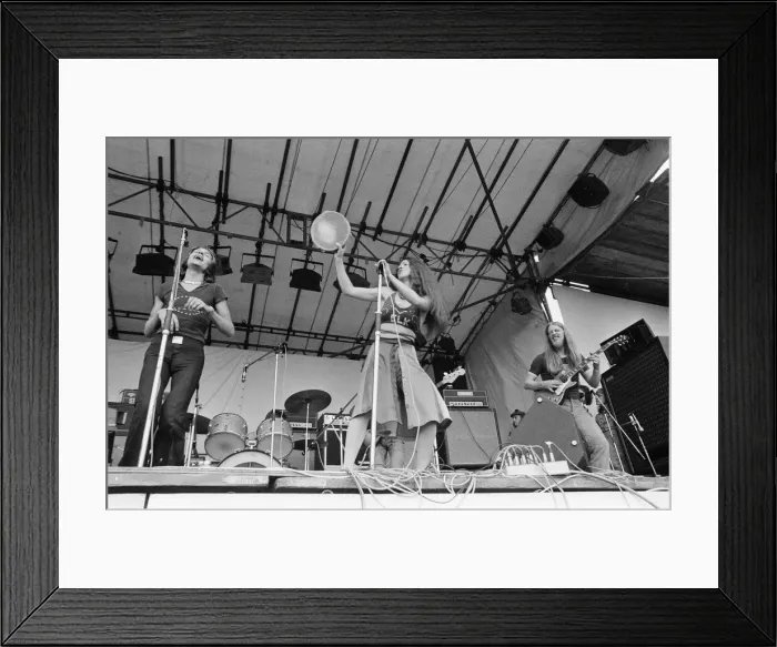 Framed Print : Elkie Brooks, lead singer of Vinegar Joe, performs with the band at The Reading Festival