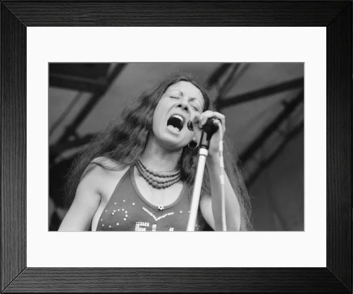 Framed Print : Elkie Brooks, lead singer of Vinegar Joe, performs with the band at The Reading Festival Framed Print : Elkie Brooks, lead singer of Vinegar Joe, performs with the band at The Reading Festival