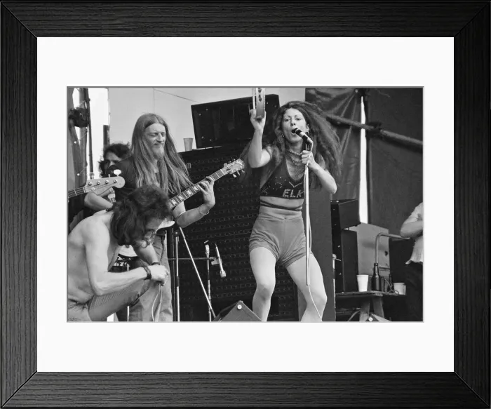 Framed Print : Elkie Brooks, lead singer of Vinegar Joe, performs with the band at The Reading Festival Framed Print : Elkie Brooks, lead singer of Vinegar Joe, performs with the band at The Reading Festival