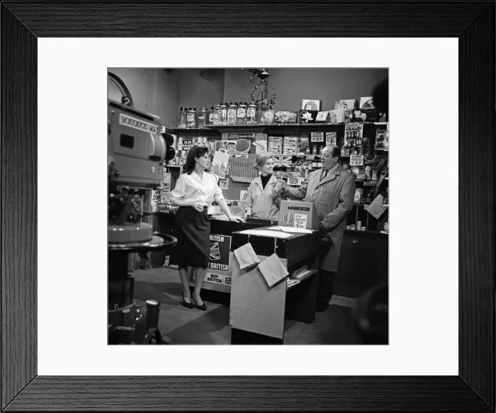 Framed Print : The cast of Coronation Street on set. Pat Phoenix with newcomers Irene Framed Print : The cast of Coronation Street on set. Pat Phoenix with newcomers Irene