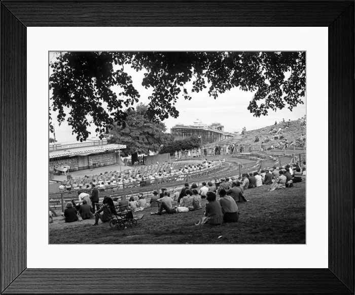 Framed Print : Holiday makers in Llandudno, Conwy County Borough, Clwyd, Wales. 22nd August 1949 Framed Print : Holiday makers in Llandudno, Conwy County Borough, Clwyd, Wales. 22nd August 1949