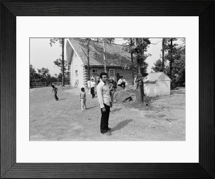 Framed Print : Muhammad Ali with fans at his training camp in Pennsylvania. 27th August 1974 Framed Print : Muhammad Ali with fans at his training camp in Pennsylvania. 27th August 1974