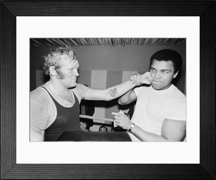 Framed Print : Muhammad Ali (right) with future opponent British Heavyweight Champion Richard Dunn Framed Print : Muhammad Ali (right) with future opponent British Heavyweight Champion Richard Dunn