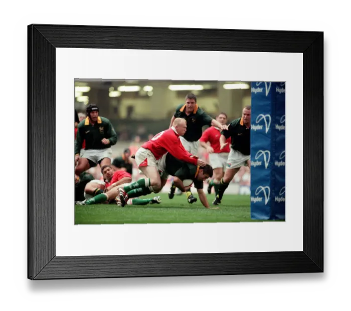 Framed Print : International friendly rugby match, Wales v South Africa. Wales won the match 29 - 19 Framed Print : International friendly rugby match, Wales v South Africa. Wales won the match 29 - 19