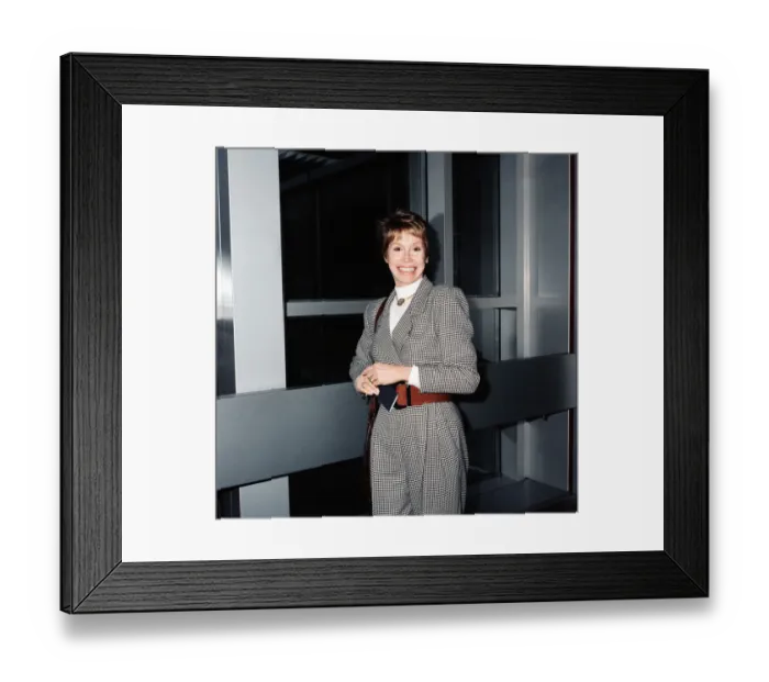 Framed Print : American Actress Mary Tyler Moore at London Airport. 28th October 1988 Framed Print : American Actress Mary Tyler Moore at London Airport. 28th October 1988