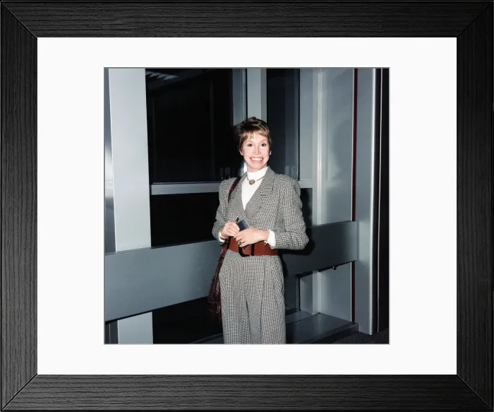 Framed Print : American Actress Mary Tyler Moore at London Airport. 28th October 1988 Framed Print : American Actress Mary Tyler Moore at London Airport. 28th October 1988