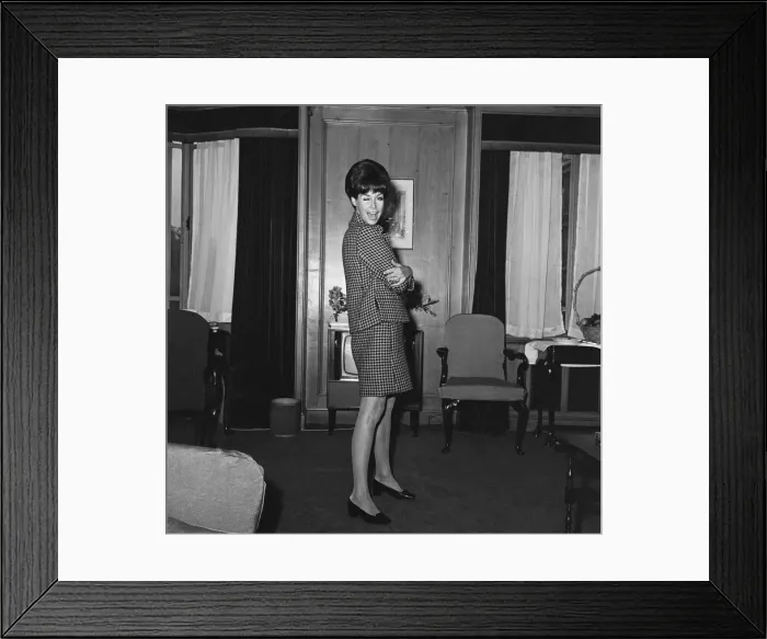 Framed Print : American actress, Mary Tyler Moore, pictured at the hairdressers at the Dorchester Hotel Framed Print : American actress, Mary Tyler Moore, pictured at the hairdressers at the Dorchester Hotel